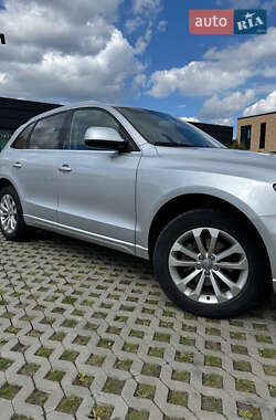 Внедорожник / Кроссовер Audi Q5 2011 в 