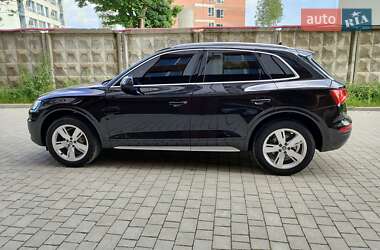 Внедорожник / Кроссовер Audi Q5 2017 в 