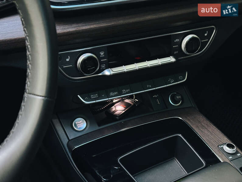 Внедорожник / Кроссовер Audi Q5 2021 в Киеве