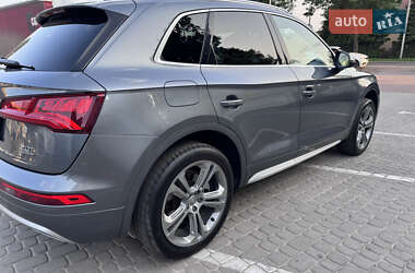Внедорожник / Кроссовер Audi Q5 2018 в 
