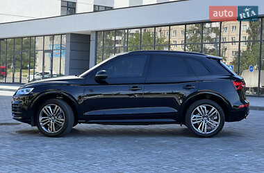 Внедорожник / Кроссовер Audi Q5 2017 в 