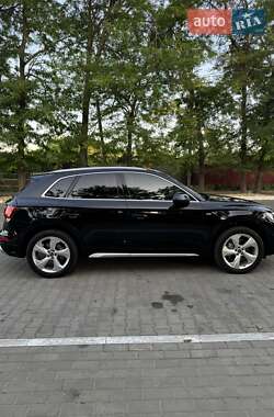 Внедорожник / Кроссовер Audi Q5 2021 в 
