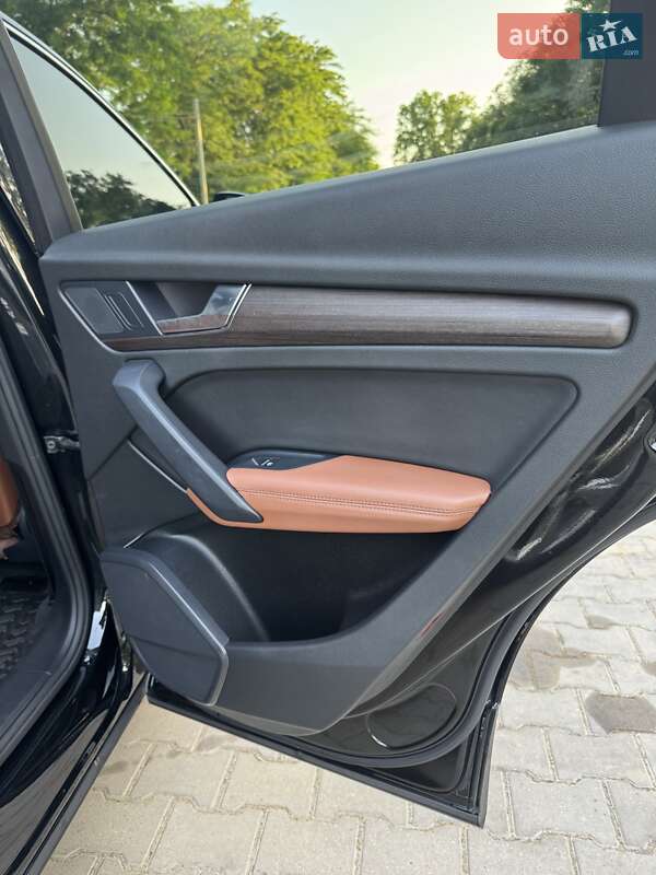 Внедорожник / Кроссовер Audi Q5 2021 в Измаиле