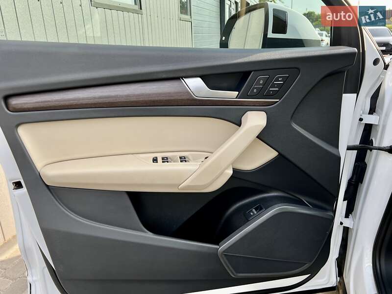 Позашляховик / Кросовер Audi Q5 2021 в Києві