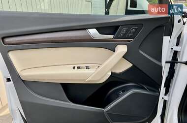 Внедорожник / Кроссовер Audi Q5 2021 в 