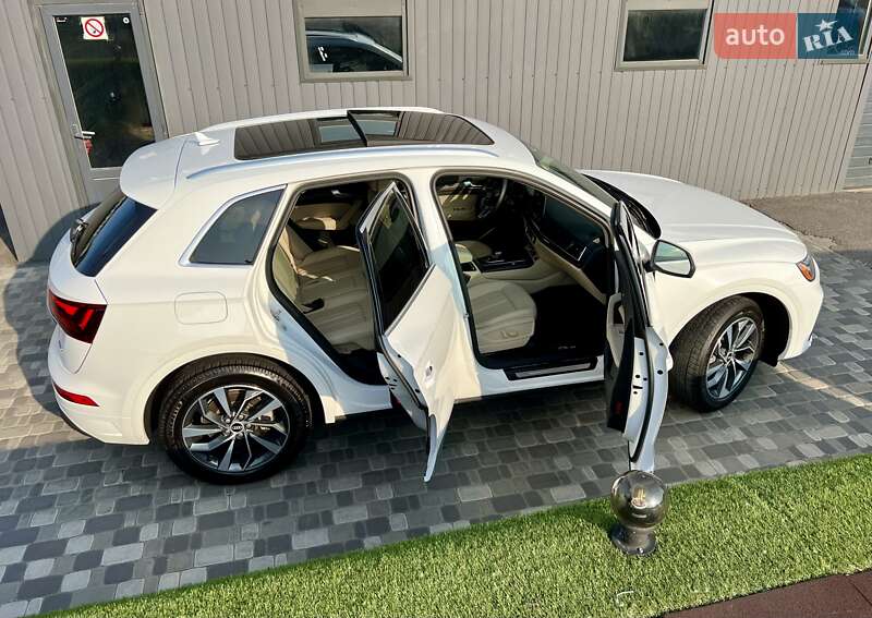 Позашляховик / Кросовер Audi Q5 2021 в Києві