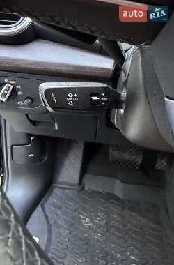 Внедорожник / Кроссовер Audi Q5 2021 в 