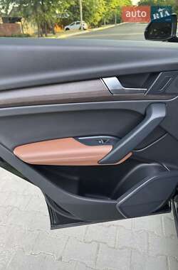 Внедорожник / Кроссовер Audi Q5 2021 в 