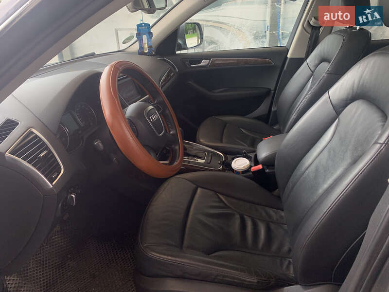 Внедорожник / Кроссовер Audi Q5 2010 в Почаеве