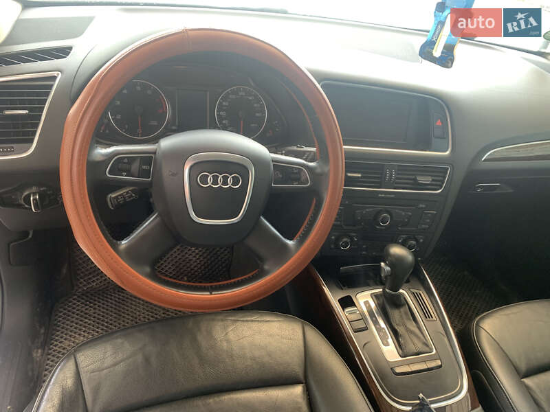 Внедорожник / Кроссовер Audi Q5 2010 в Почаеве