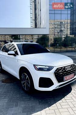 Внедорожник / Кроссовер Audi Q5 2022 в 