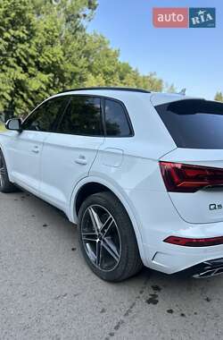 Внедорожник / Кроссовер Audi Q5 2021 в 