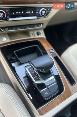 Внедорожник / Кроссовер Audi Q5 2021 в 