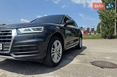 Внедорожник / Кроссовер Audi Q5 2017 в 