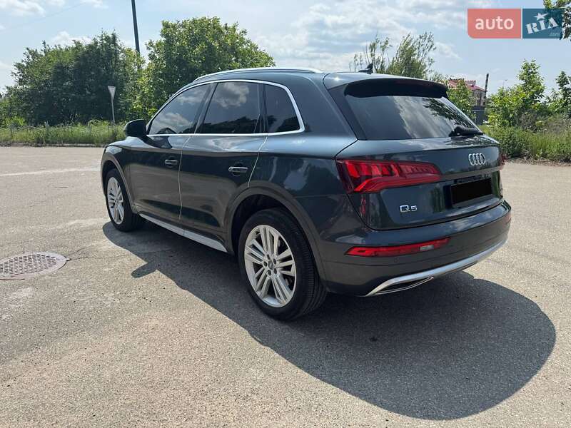 Внедорожник / Кроссовер Audi Q5 2017 в Нежине