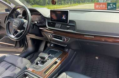 Внедорожник / Кроссовер Audi Q5 2017 в 