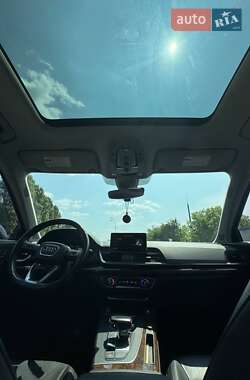 Внедорожник / Кроссовер Audi Q5 2017 в 