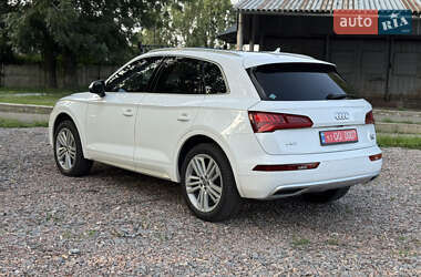 Внедорожник / Кроссовер Audi Q5 2018 в 