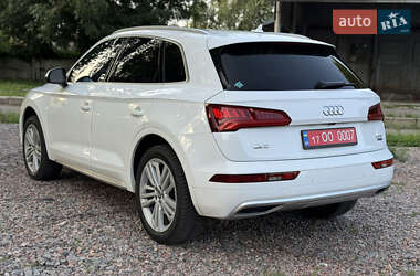 Внедорожник / Кроссовер Audi Q5 2018 в 