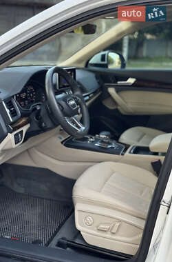 Внедорожник / Кроссовер Audi Q5 2018 в 