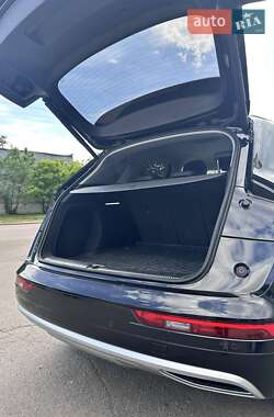 Внедорожник / Кроссовер Audi Q5 2017 в 