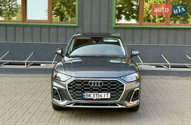 Позашляховик / Кросовер Audi Q5 2021 в 