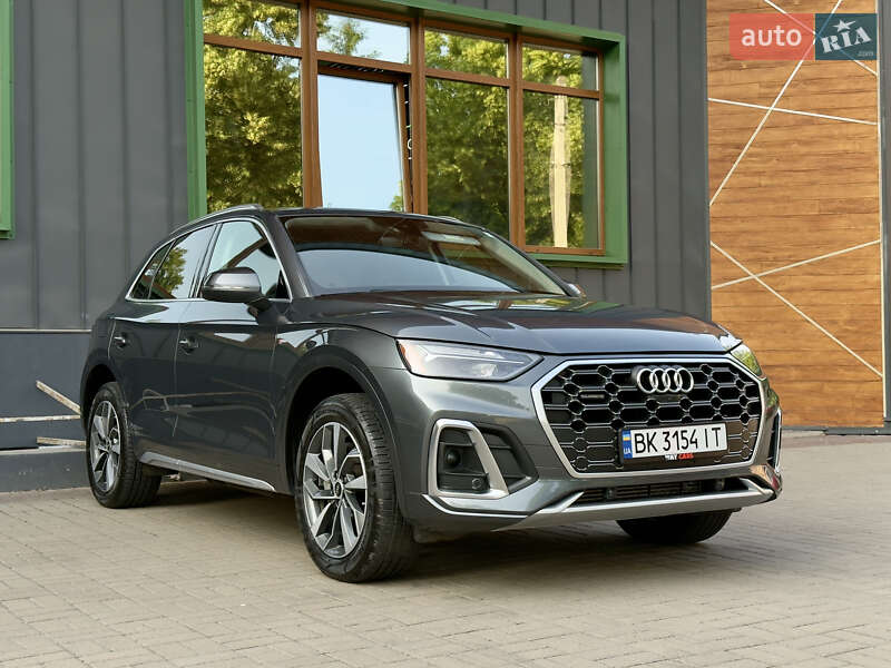 Позашляховик / Кросовер Audi Q5 2021 в 