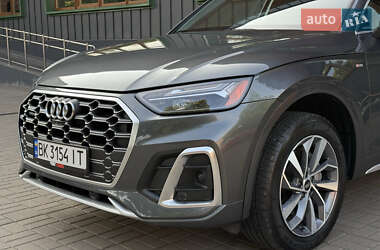 Позашляховик / Кросовер Audi Q5 2021 в 