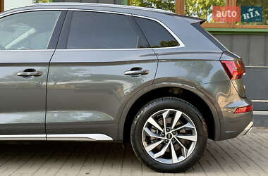 Позашляховик / Кросовер Audi Q5 2021 в 