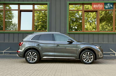 Позашляховик / Кросовер Audi Q5 2021 в 