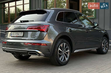 Позашляховик / Кросовер Audi Q5 2021 в 