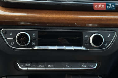 Позашляховик / Кросовер Audi Q5 2021 в 