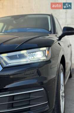Внедорожник / Кроссовер Audi Q5 2017 в 