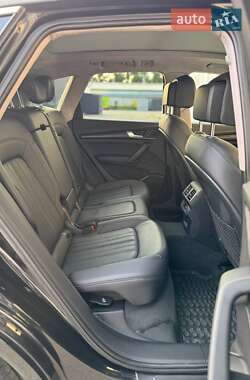 Внедорожник / Кроссовер Audi Q5 2017 в 