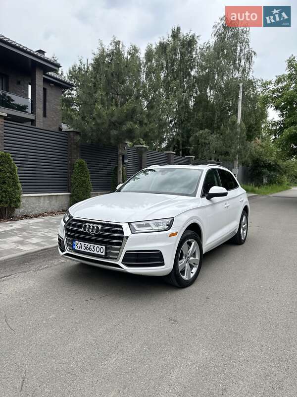 Внедорожник / Кроссовер Audi Q5 2018 в 