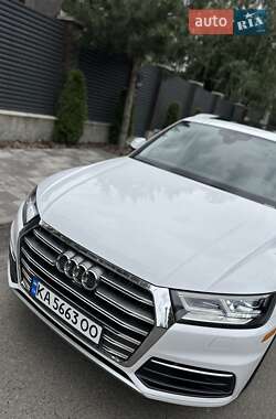 Внедорожник / Кроссовер Audi Q5 2018 в 