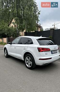 Внедорожник / Кроссовер Audi Q5 2018 в 