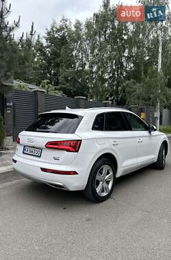 Внедорожник / Кроссовер Audi Q5 2018 в 