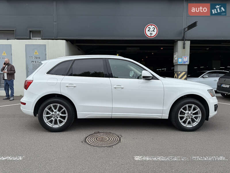 Внедорожник / Кроссовер Audi Q5 2011 в Киеве