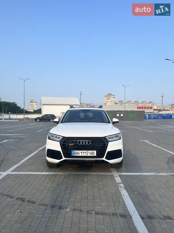 Внедорожник / Кроссовер Audi Q5 2018 в 
