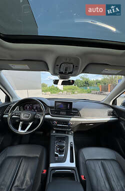 Внедорожник / Кроссовер Audi Q5 2018 в 