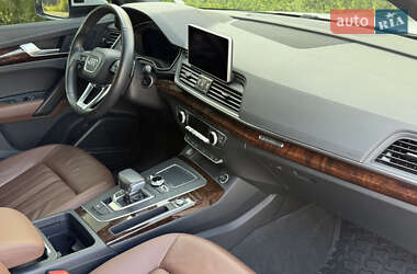 Внедорожник / Кроссовер Audi Q5 2017 в 