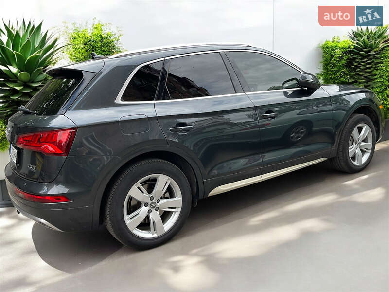 Позашляховик / Кросовер Audi Q5 2017 в Нововолинську