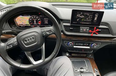 Внедорожник / Кроссовер Audi Q5 2017 в 