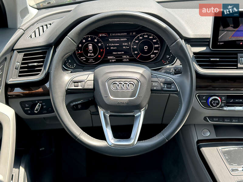 Внедорожник / Кроссовер Audi Q5 2019 в Одессе