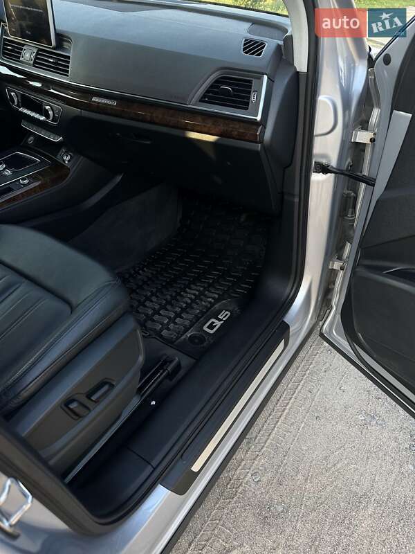 Позашляховик / Кросовер Audi Q5 2019 в Одесі