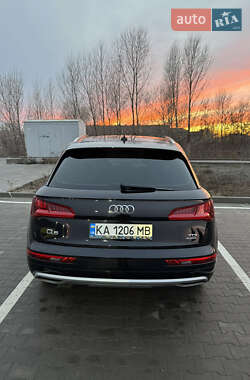Внедорожник / Кроссовер Audi Q5 2017 в 