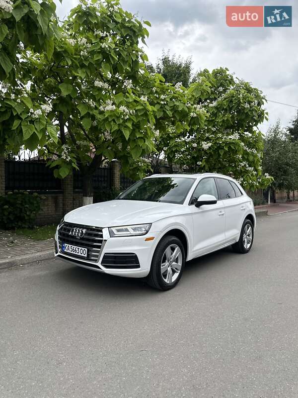 Внедорожник / Кроссовер Audi Q5 2018 в 