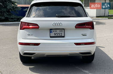 Внедорожник / Кроссовер Audi Q5 2018 в 
