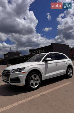 Внедорожник / Кроссовер Audi Q5 2018 в 